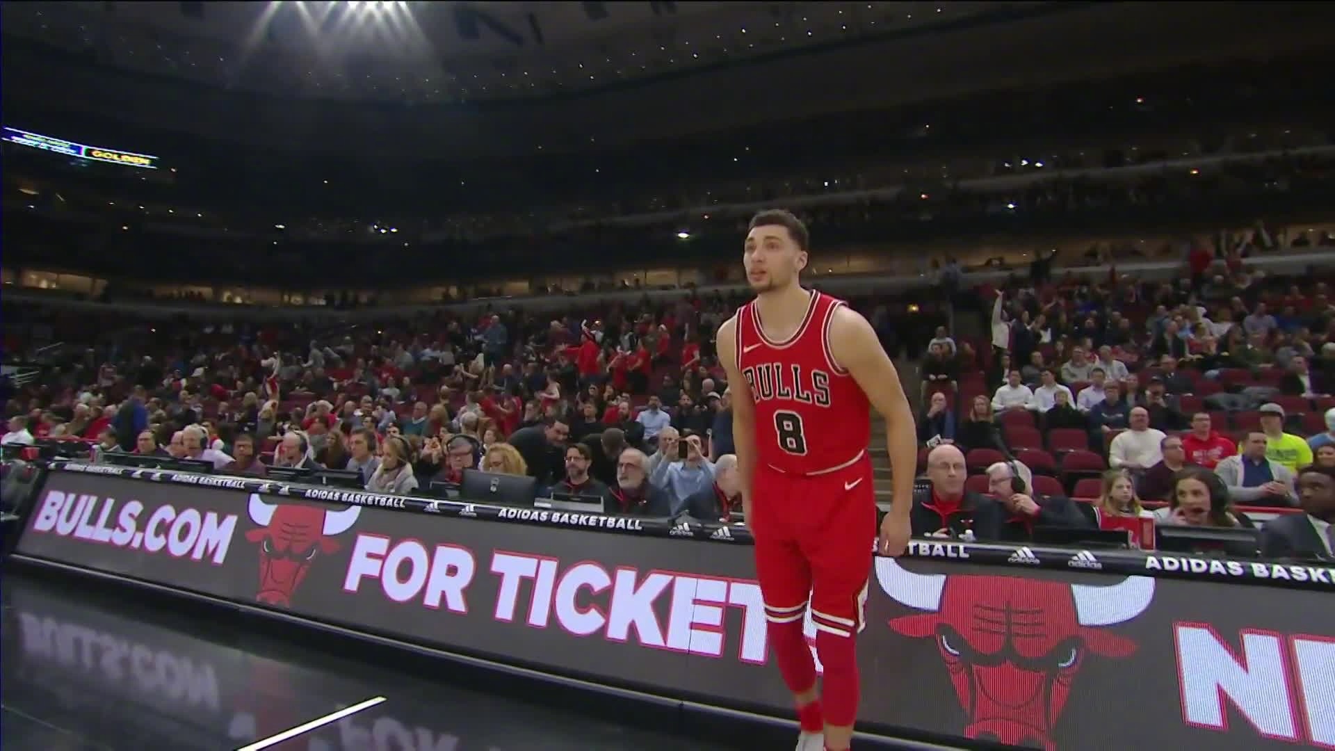 关于青岛队力克魔术，拉文关键制胜的信息