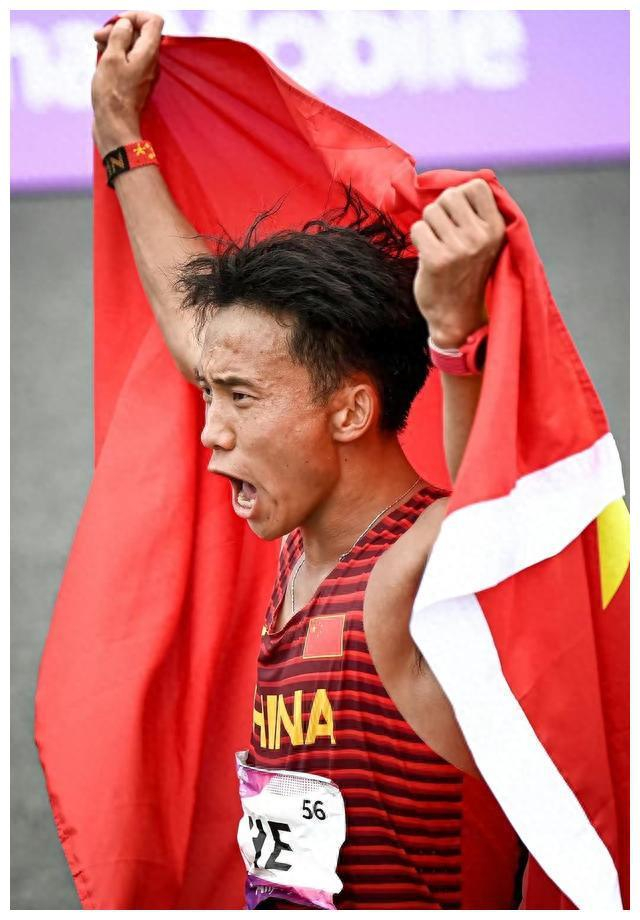 中国队绝杀日本队，黄鸭组合高光表现的简单介绍