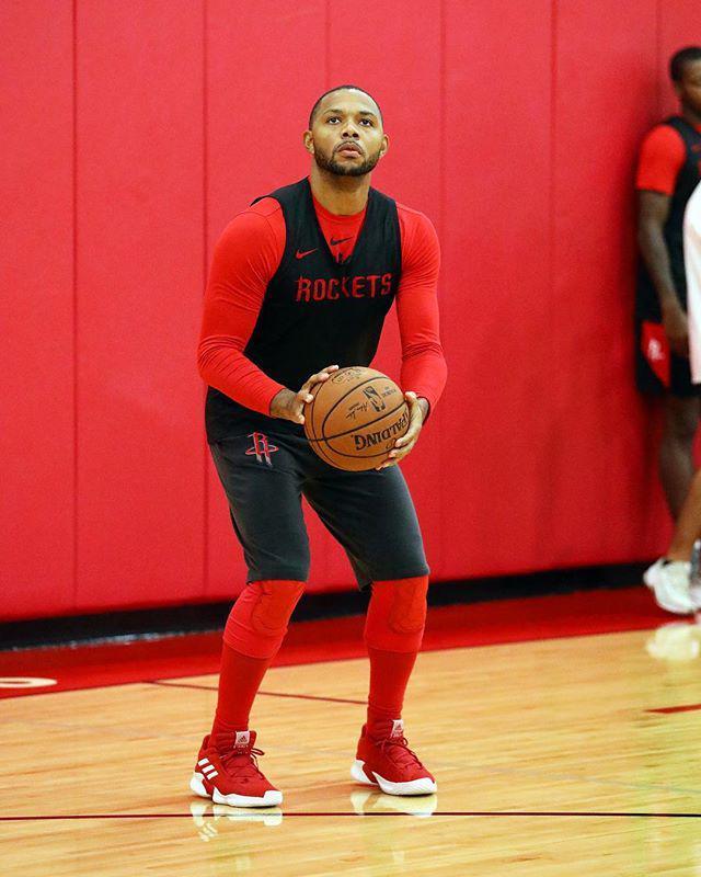 战术变阵成功，豪取三分继续领跑的简单介绍