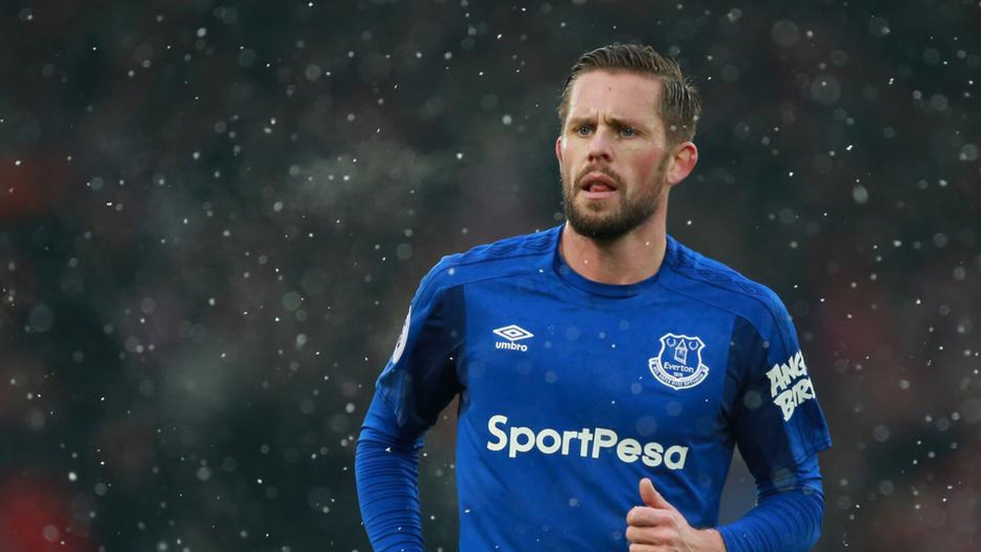 老鹰终结火箭,武切维奇成为关键先生