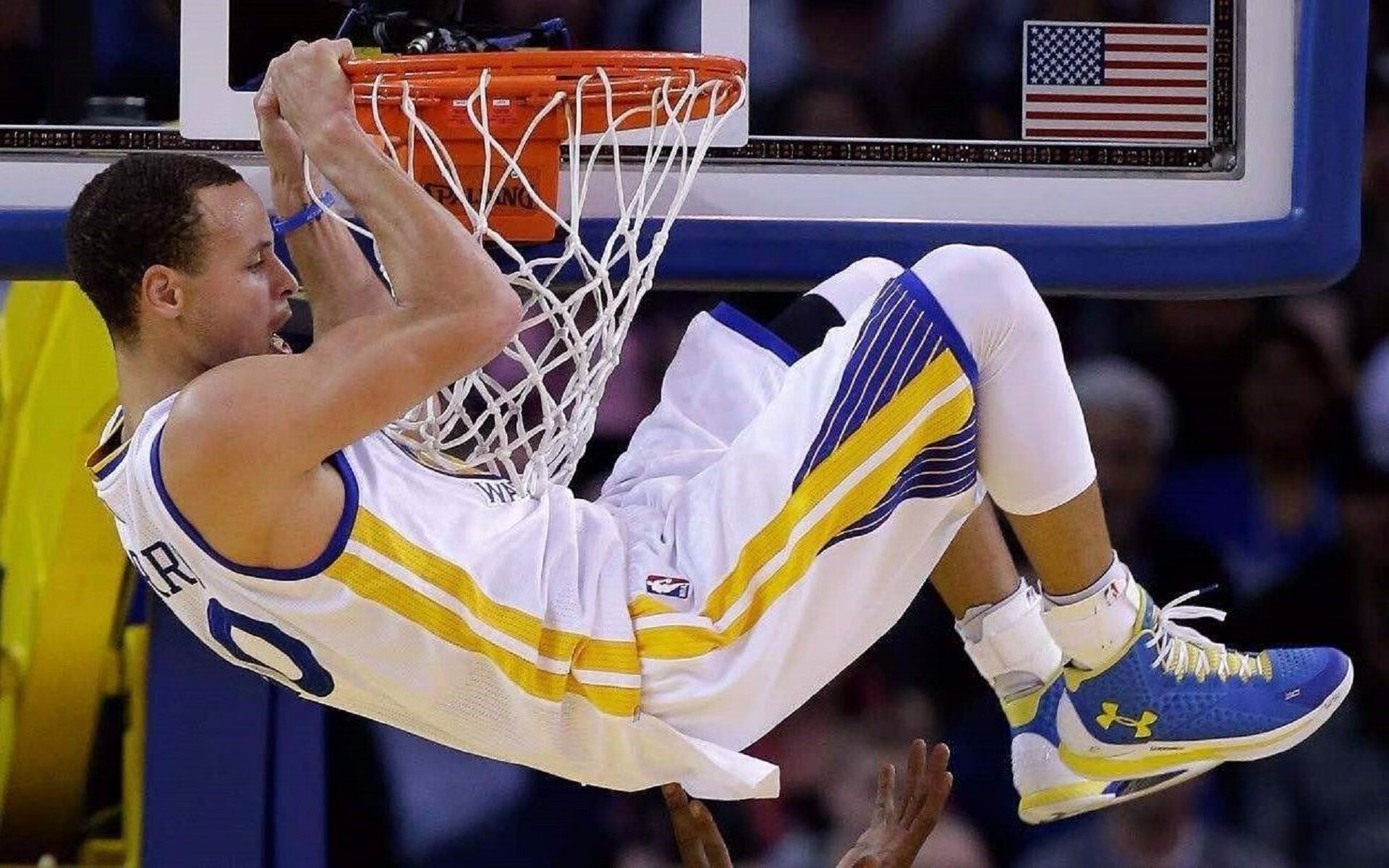蓝衣军团的战术美学,佛罗伦萨用楚阿梅尼式教科书防守,强势碾压伊朗的铁血突围